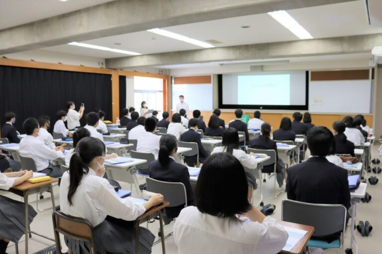 香川県立高松北高等学校（連携・協力協定校）にて、出張授業を行いました。