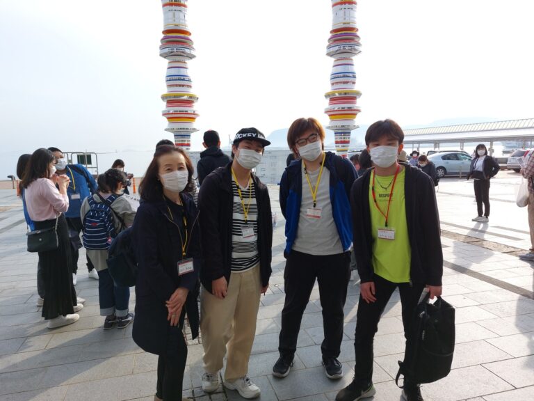 瀬戸芸ボランティアサポーター「こえび隊」に学生・教職員が参加しています