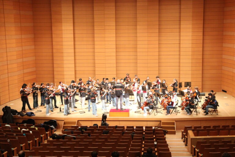 豪州ブリスベンの高校生が演奏練習に来られました