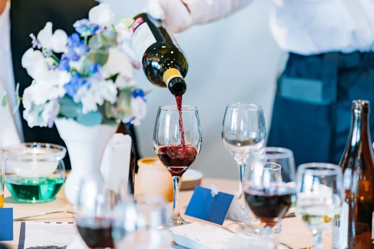 【高校生向け】レストランサービス技能検定（HRS）とは？難易度・合格率から将来のキャリアまで徹底解説