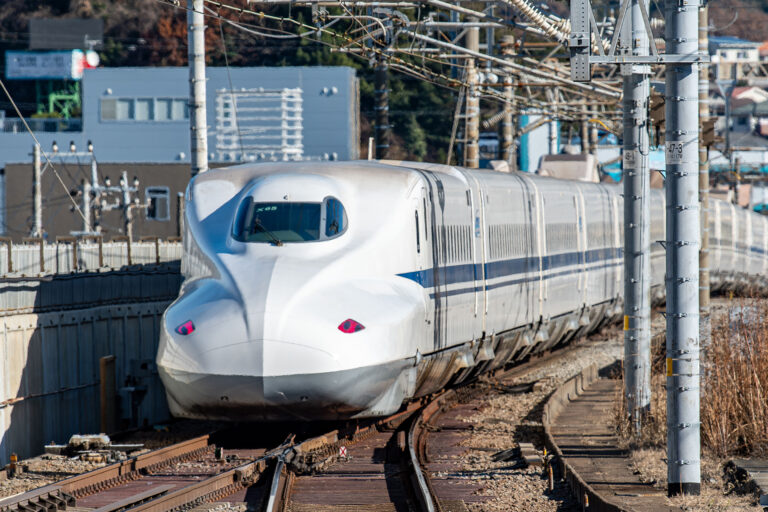 新幹線の運転士になるには？気になる年収や必要な免許、おすすめの進路を鉄道のプロが解説