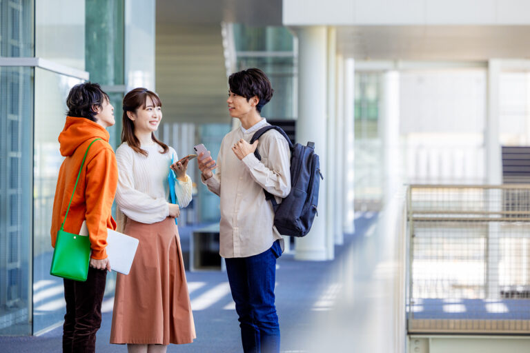 【高校生必見】大学や短大のオープンキャンパスの服装は私服？制服？選び方と持ち物を解説