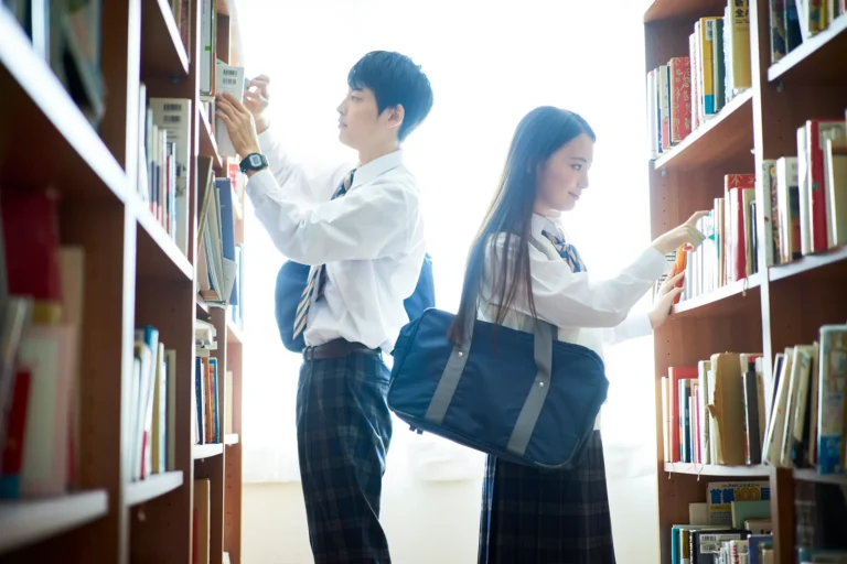 【進路に悩む文系学生へ】文系の仕事・職業一覧｜将来の不安が自信に変わる適職探しの完全ガイド