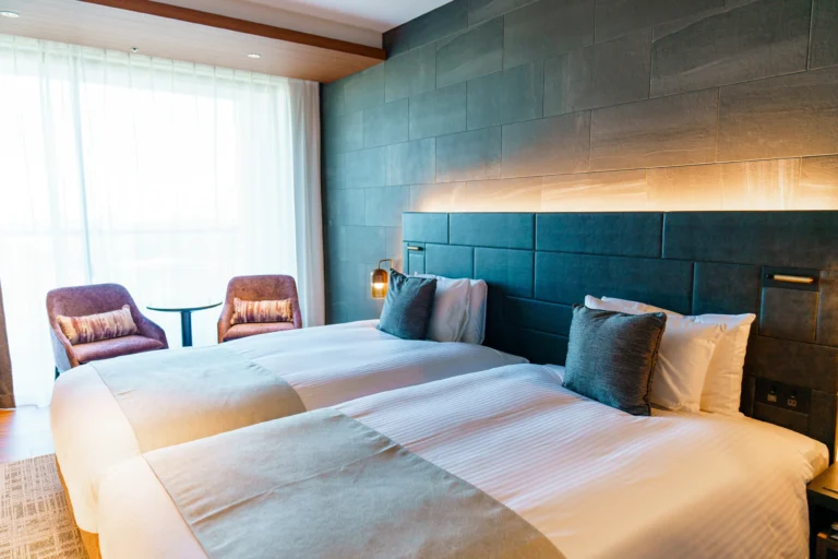 【2026年最新】ホテル業界の今後は？現状の課題と将来性を徹底解説！就職に強い学び方もわかる