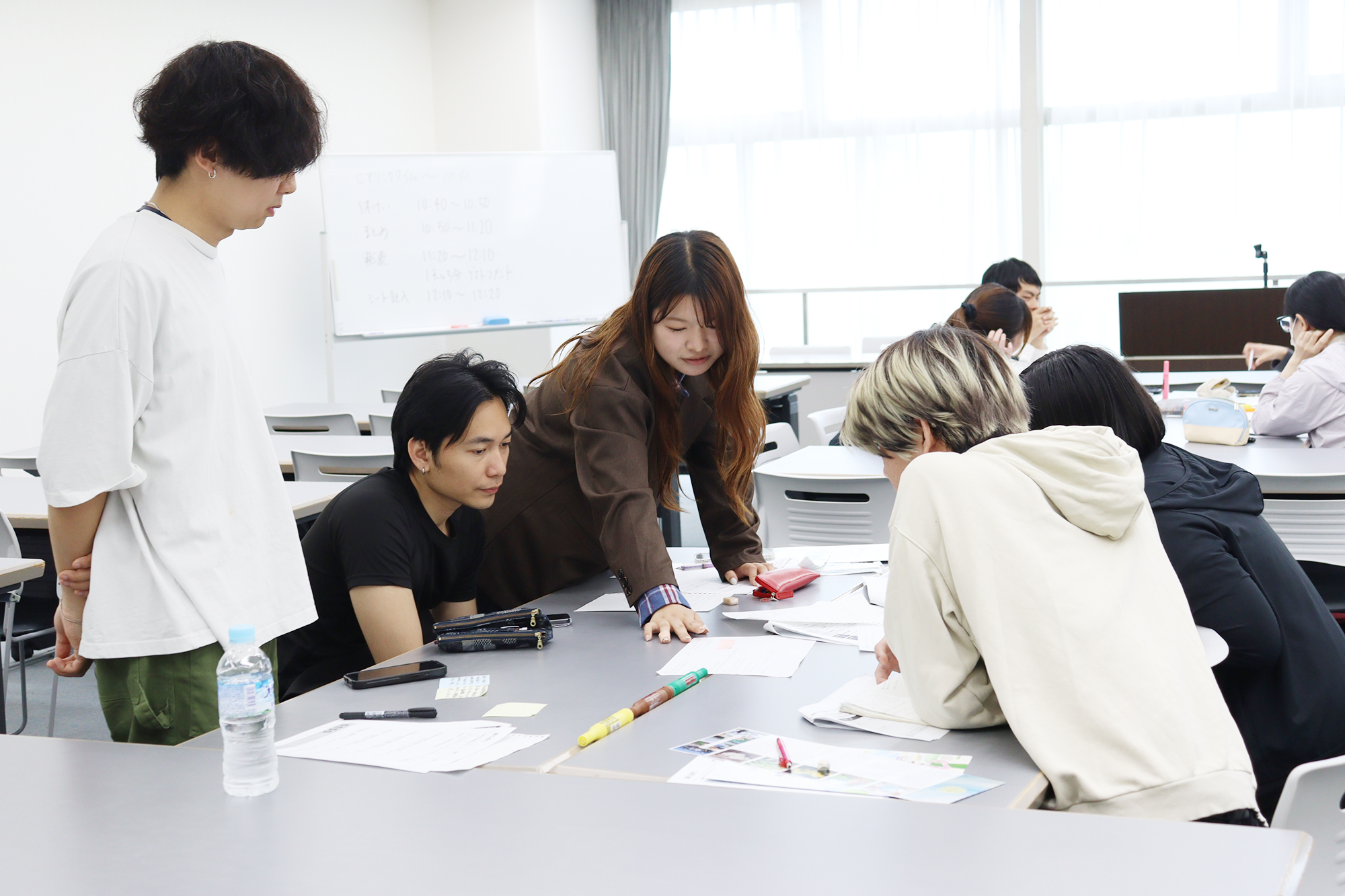 付箋を活用してまとめ、発表