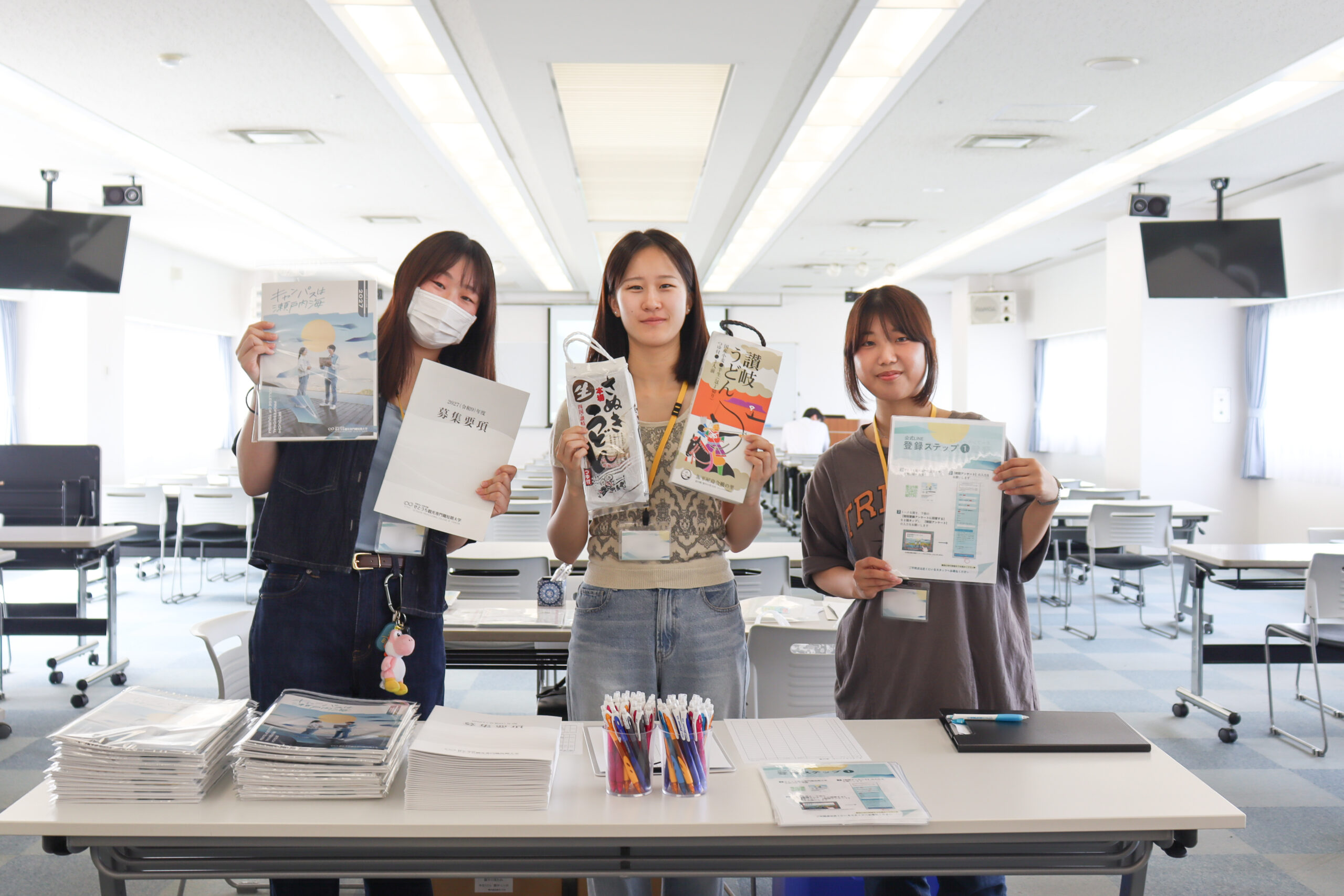 学生スタッフがお出迎え