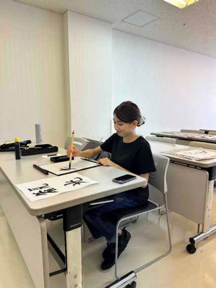 お手本見ながらの書道